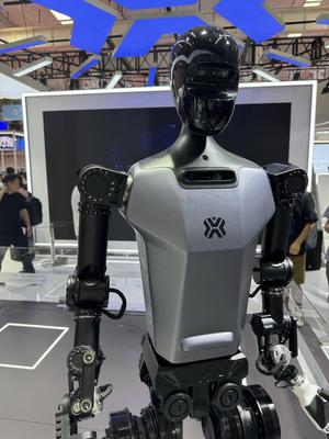 進(jìn)廠“打工”、人機(jī)共融 解碼人形機(jī)器人發(fā)展新趨勢(shì)
